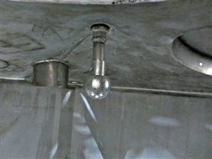 2000 liter rvs tank met weegcellen