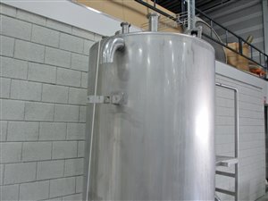 rvs tank 1500 liter met trap en bordes
