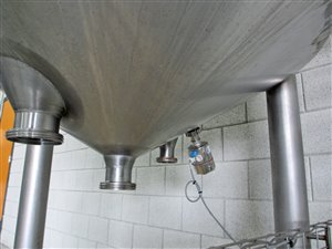 rvs tank 1500 liter met trap en bordes